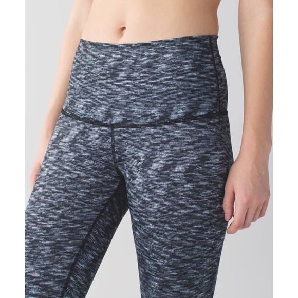 Lululemon Wunder Under Hi-Rise Crop Dramatic Static White Black Size 4 - Picture 3 of 10